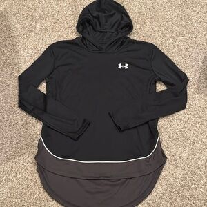 Girls Under Armour hooded long sleeve 
New without tags
Large